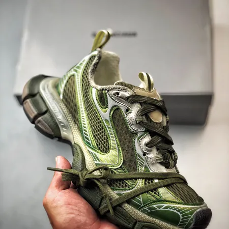 バレンシアガ スニーカー