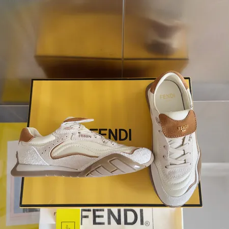 フェンディ カジュアルシューズ