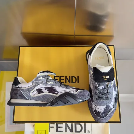 フェンディ カジュアルシューズ
