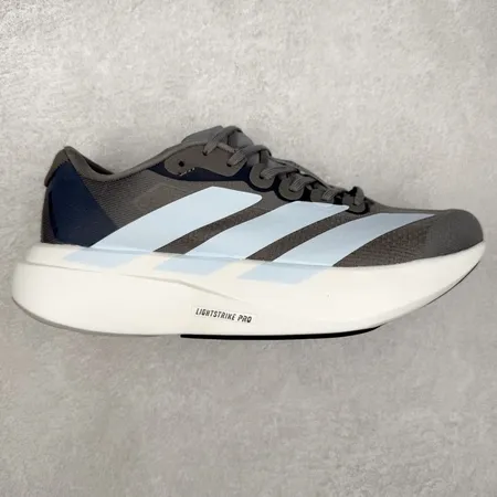 アディダス スニーカー