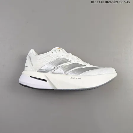 アディダス スニーカー