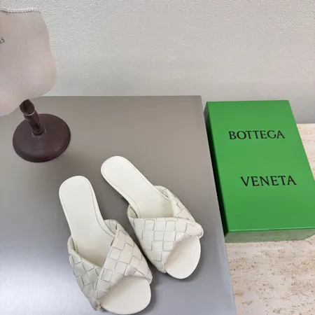 ボッテガ ヴェネタ スリッパ