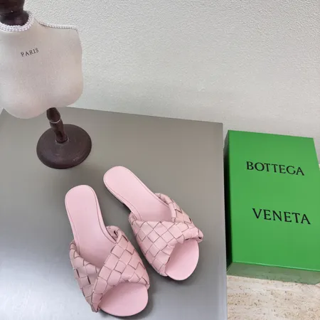 ボッテガ ヴェネタ スリッパ