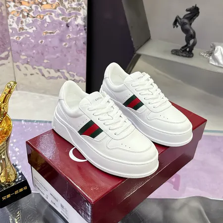 グッチ カジュアルシューズ