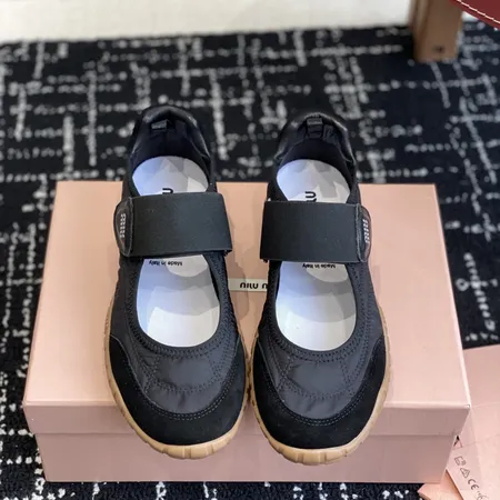 ミュウミュウ カジュアルシューズ