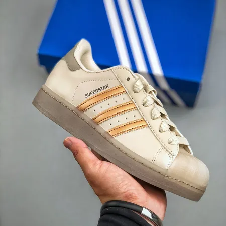 アディダス カジュアルシューズ