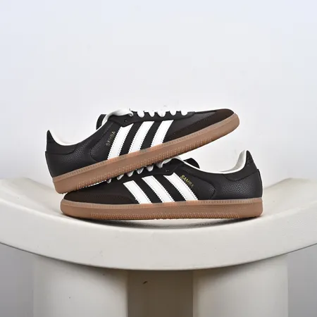 アディダス カジュアルシューズ