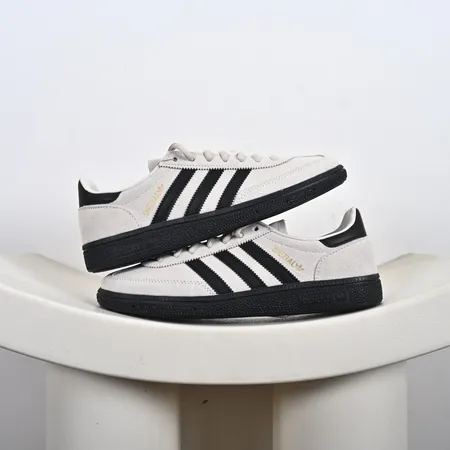 アディダス カジュアルシューズ