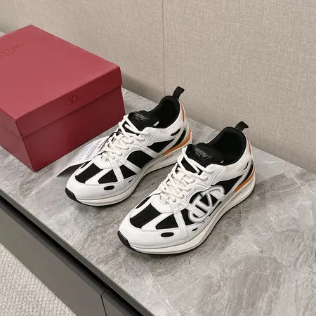 ヴァレンティノ スニーカー