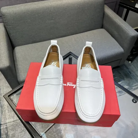 プラダ ビジネスシューズ