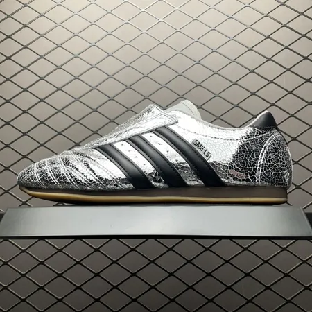 アディダス カジュアルシューズ