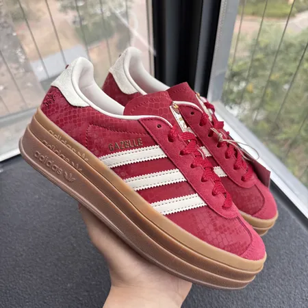 アディダス カジュアルシューズ