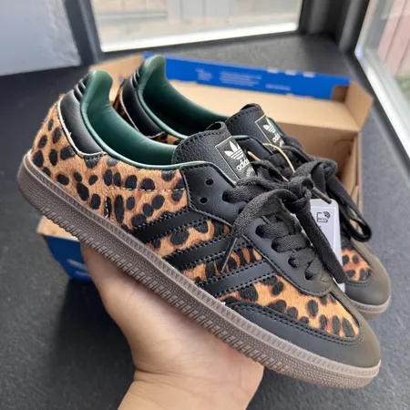 アディダス カジュアルシューズ