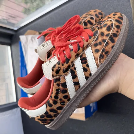 アディダス カジュアルシューズ