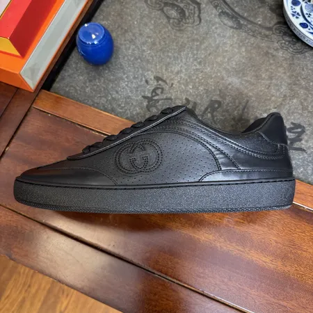 グッチ カジュアルシューズ