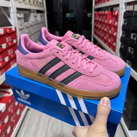 アディダス カジュアルシューズ