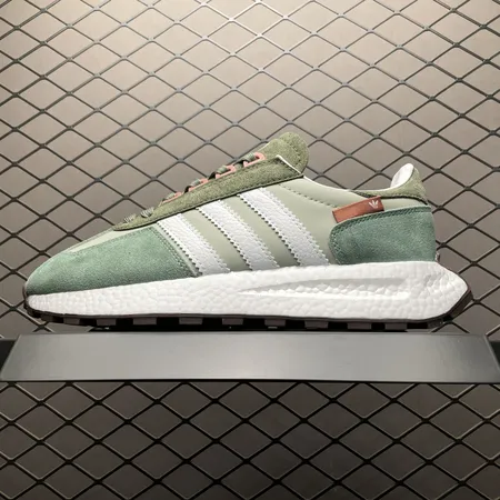 アディダス スニーカー