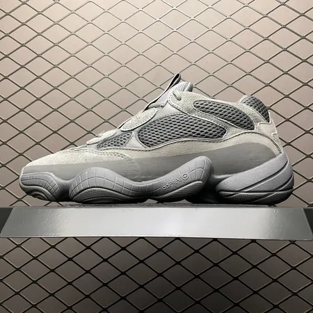 アディダス スニーカー