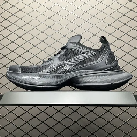 バレンシアガ スニーカー