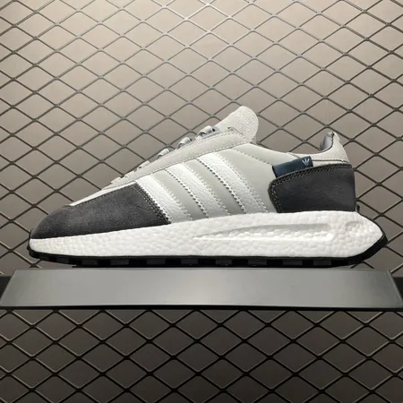 アディダス スニーカー