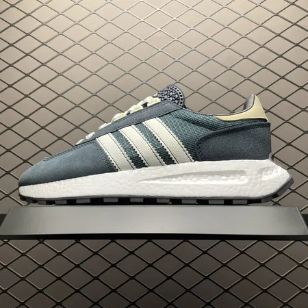 アディダス スニーカー