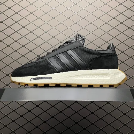 アディダス スニーカー