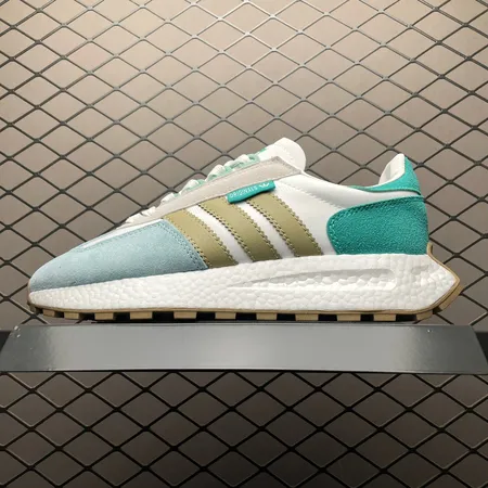 アディダス スニーカー