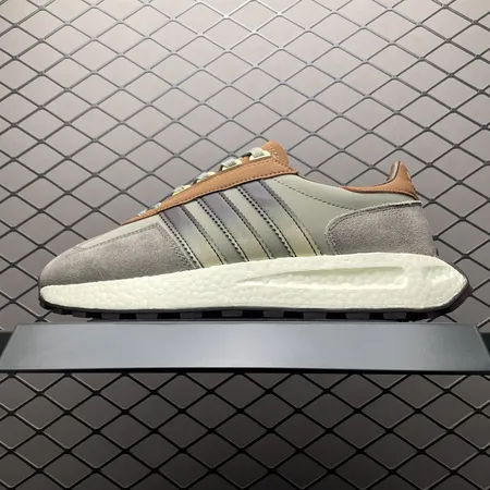 アディダス スニーカー