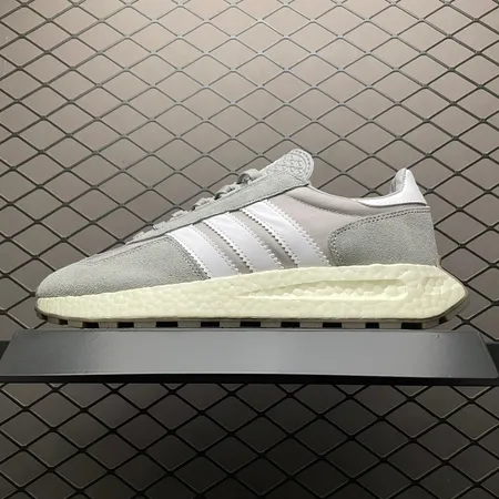 アディダス スニーカー