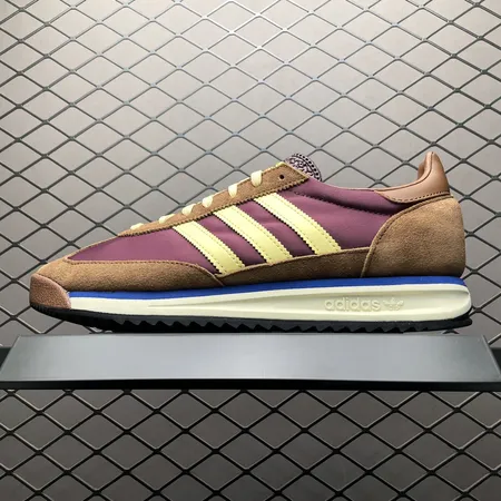 アディダス スニーカー