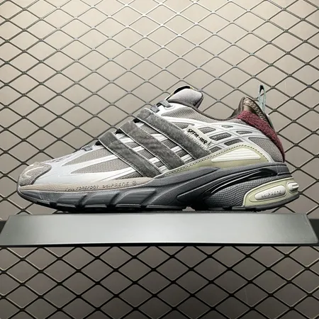 アディダス スニーカー