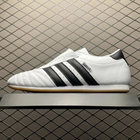 アディダス カジュアルシューズ