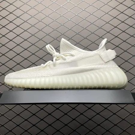 アディダス スニーカー