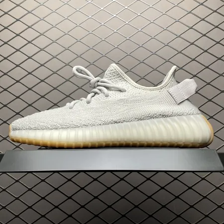 アディダス スニーカー