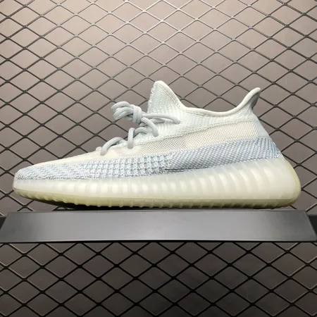 アディダス スニーカー