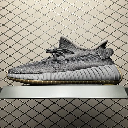 アディダス スニーカー