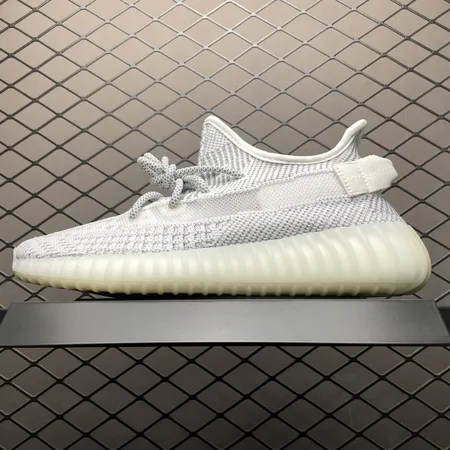 アディダス スニーカー