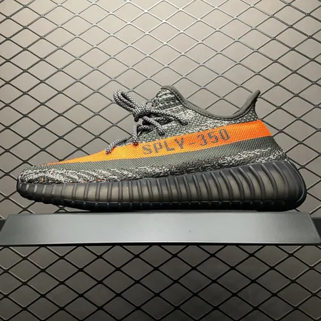 アディダス スニーカー