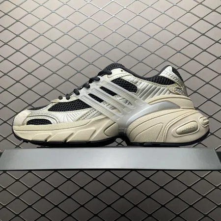 アディダス スニーカー