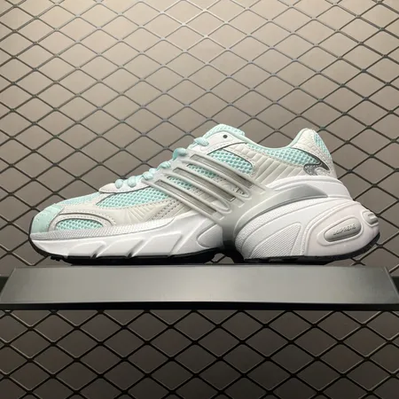 アディダス スニーカー