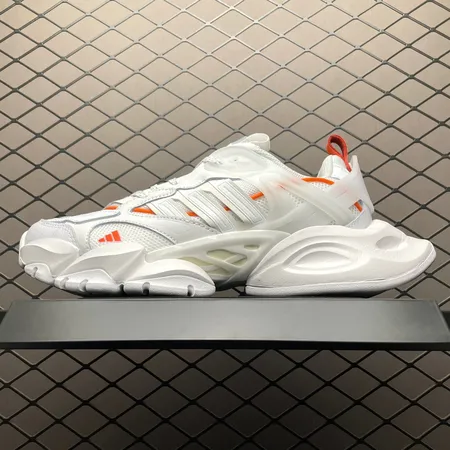 アディダス スニーカー