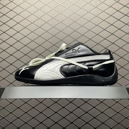 プーマ スニーカー