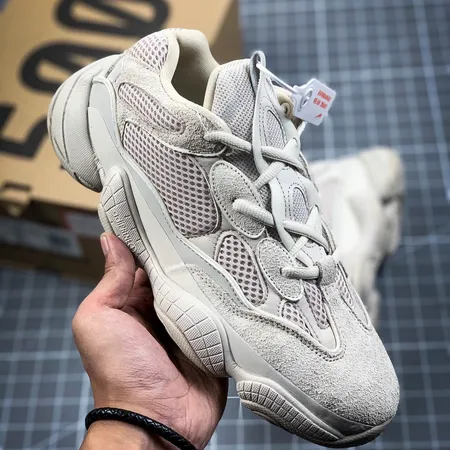 アディダス スニーカー