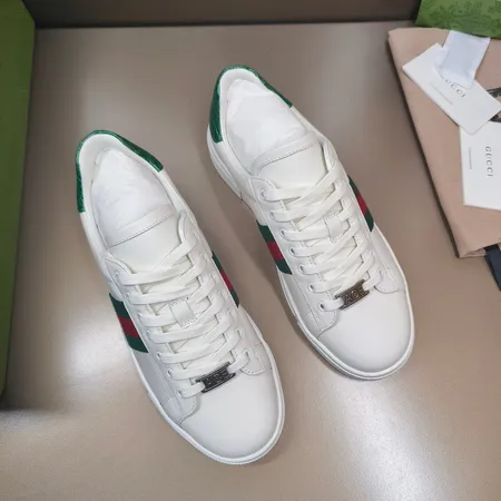 グッチ カジュアルシューズ