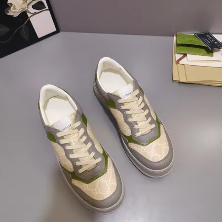 グッチ カジュアルシューズ