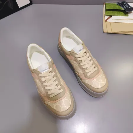 グッチ カジュアルシューズ