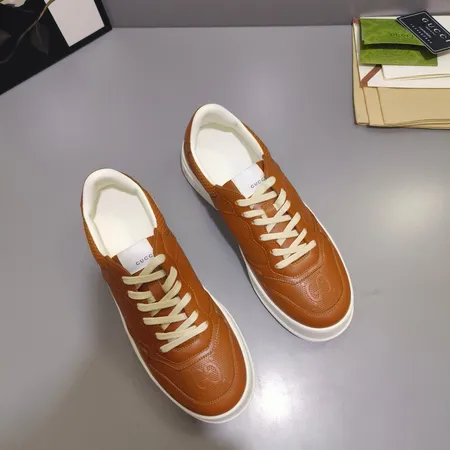グッチ カジュアルシューズ