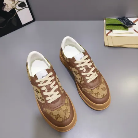 グッチ カジュアルシューズ