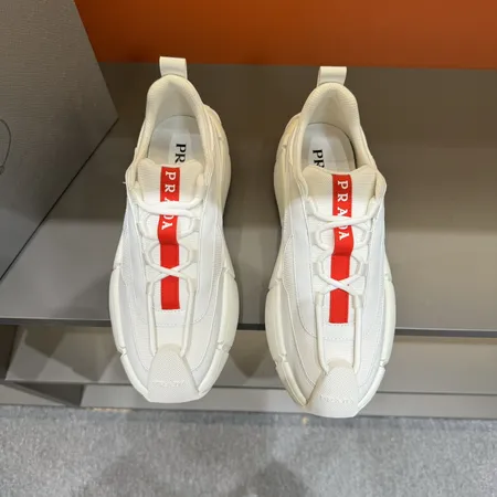 プラダ スニーカー