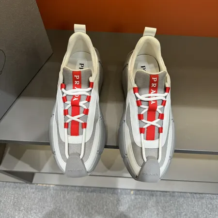 プラダ スニーカー